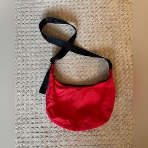 🍎 BAGGU Medium Nylon Crescent Bag